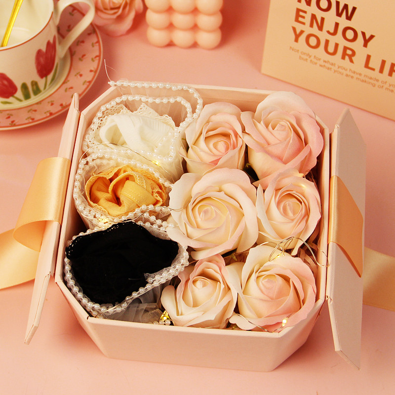 生日礼物女生闺蜜搞怪实用送女友朋友老婆女士内裤玫瑰花束礼盒装