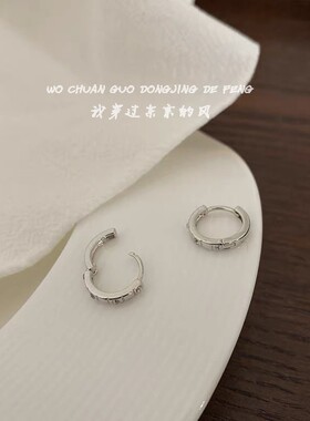 甜酷小巧耳钉简约气质