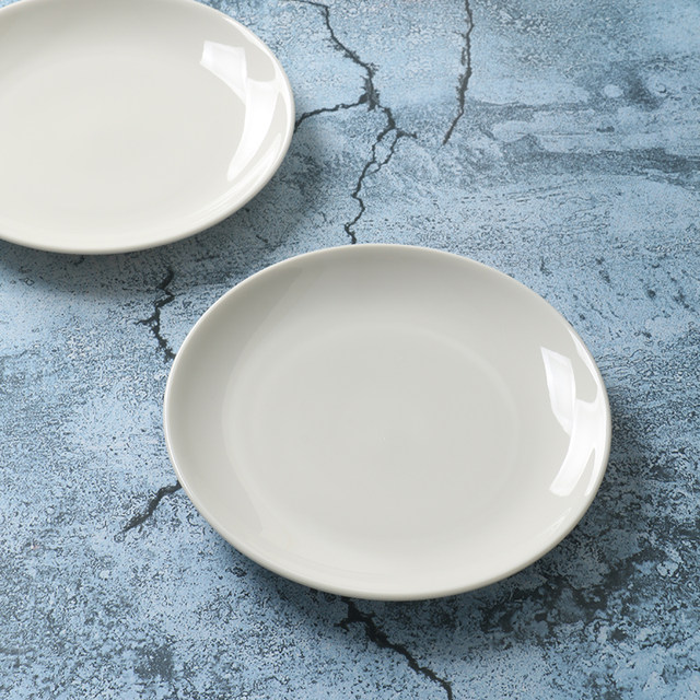Underglaze colored dish, a shallow dish that is easy to use for home