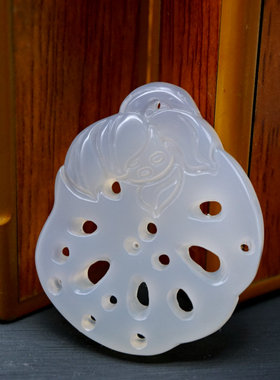 天然玛瑙少女款风玉吊坠