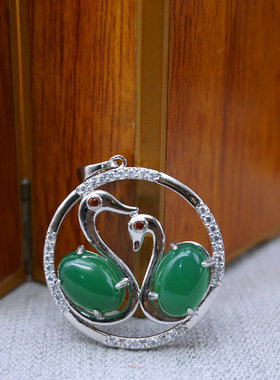 天然绿玉髓镶嵌鸳鸯戏水爱情吊坠