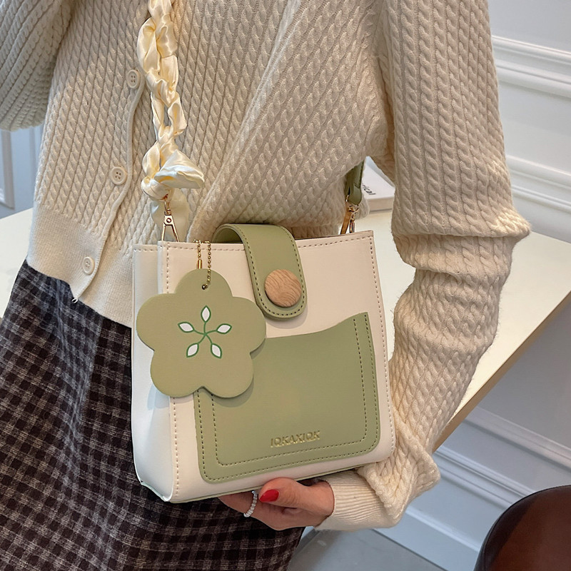 今年流行白色夏季百搭2022小包包 娜达丽亚箱包女士包袋