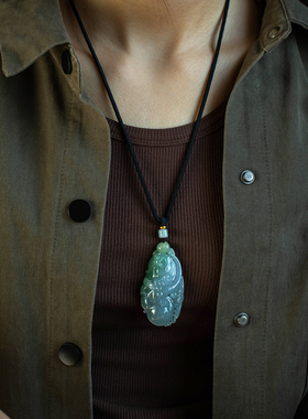 手工雕刻翡翠吊坠项链