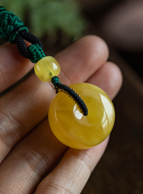 大善堂一物一图孤品蜜蜡吊坠