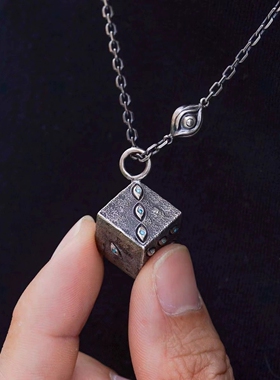 动漫游戏周边《咒术回战》五条悟眼睛骰子吊坠项链时尚痞帅潮颈链