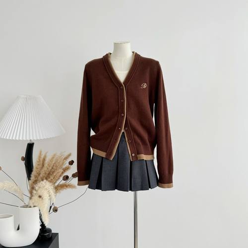 miu系学院 撞色刺绣针织开衫女秋韩系减龄设计感假两件上衣 - 图0