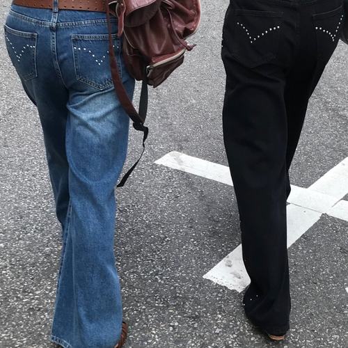 现货 重金属撞钉马骝装饰牛仔裤 - 图0