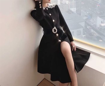 ເສື້ອຄຸມຂົນສັດຂົນສັດຂົນສັດສີດໍາ lace doll collar ສໍາລັບແມ່ຍິງ, ດູໃບໄມ້ລົ່ນແລະລະດູຫນາວ Hepburn style slim waisted woolen coat