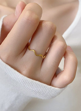 18K金几何钛钢极细波浪戒指