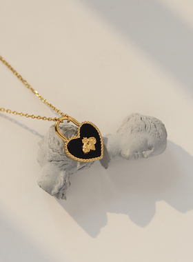 复古千禧风小蜜蜂黑色爱心锁头坠金色金色项链女细链锁骨链钛钢镀