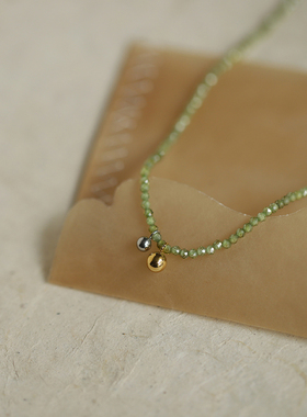 宫廷风橄榄绿色钛钢镀K金锁骨链