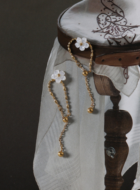 戒指梨花白贝壳花朵新中式