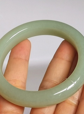 天然和田玉56mm圈口手镯晴水