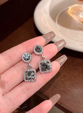 轻奢高级感方糖耳环女独特小众气质黑色闪钻耳钉韩系百搭爆款耳饰