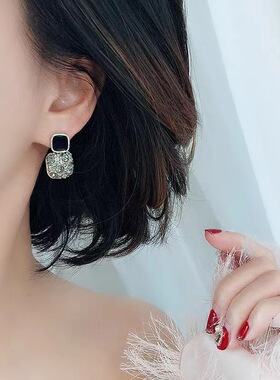 黑色方形锆石耳钉秋冬独特设计感气质耳环轻奢高级感时尚精致耳饰