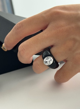 轻奢黑色椭圆鸽子蛋闪钻女戒
