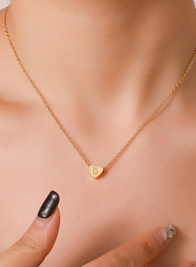 钛钢字母项链女姓氏锁骨链