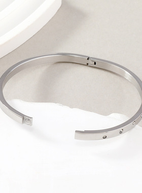 钛钢卡扣O型手镯十颗锆石