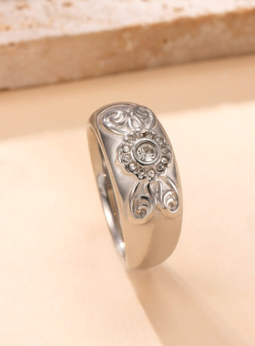 蝴蝶镶钻食指戒轻奢钛钢情侣戒指