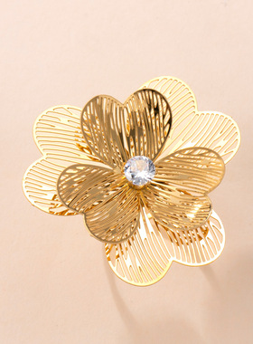 轻奢镂空镶钻钛钢花朵戒指