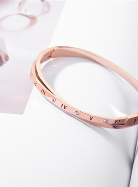 新款钛钢玫瑰金镂空扭臂手镯女