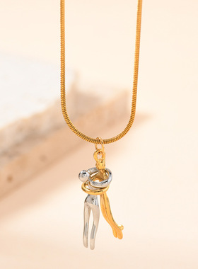 欧美跨境钛钢情侣拥抱项链