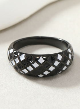 黑白菱形格纹钛钢戒指