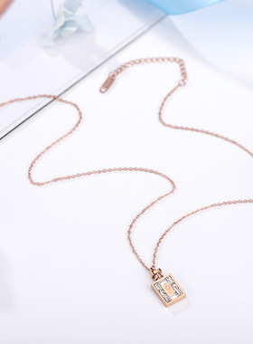 新款钛钢玫瑰金潮流香水瓶项链女