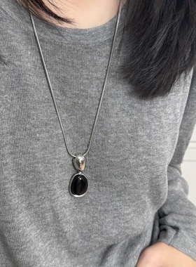 高级感轻奢清冷蛇骨毛衣链女黑色