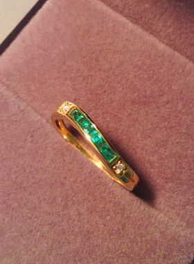 18k金天然祖母绿宝石戒指 配南非天然钻石 流动秀气款 国检证书