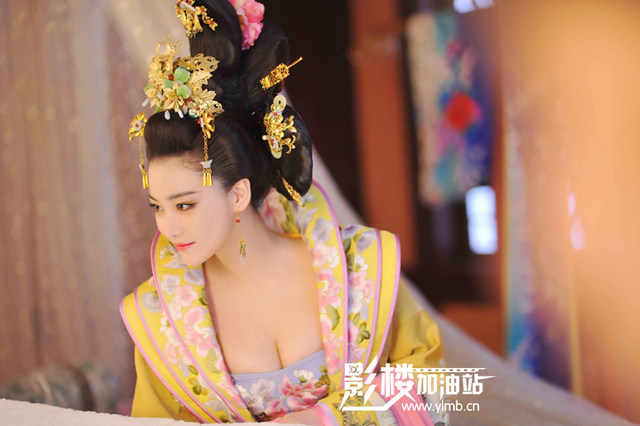 The same ancient costume as Zhang Xinyu in the TV series Wu Mei Niang Legend