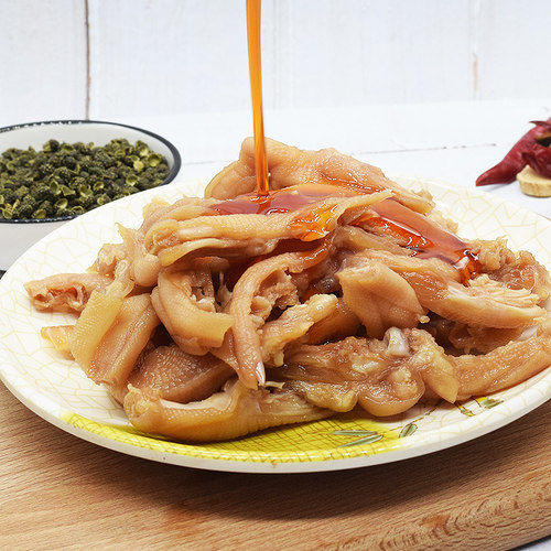 四川特产开洪牌麻辣鸭掌脱骨去骨鸭爪卤味无骨香辣零食香小吃240g - 图2