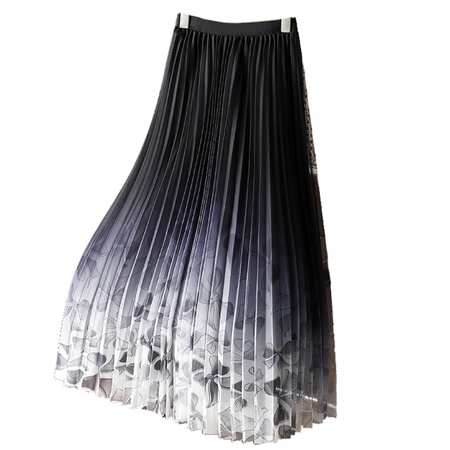 Mid-length mesh skirt commuting with A-line temperament to reduce age