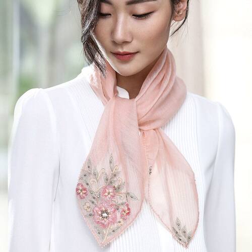 日系高档手工刺绣钉珠纯色羊毛真丝丝巾小方巾女小领巾百搭  送礼 - 图1