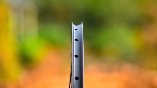 Possible mountain bike ultra-light aluminum quasi-tubeless wheelset