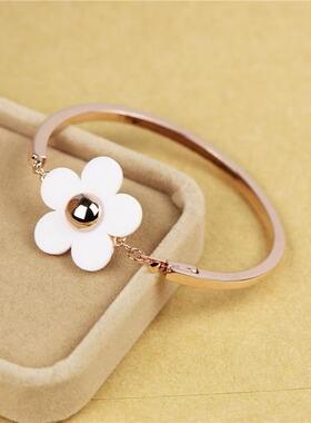 日韩版简约百搭彩金手镯闺蜜女款法式名媛气质雏菊花朵金色镯子