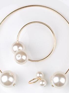 欧美大牌走秀款大珍珠不对称手镯简约百搭小众复古做旧金属手环女