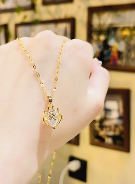 日韩精致皇冠爱心吊坠项链女款高档百搭金色锁骨链新款搭裙子配饰