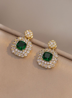 2025年气质高级设计感绿色满钻几何方形耳坠钛钢项链锁骨链二件套