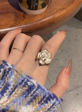 小香风白色山茶花项链耳钉戒指三件套小众设计高级感锁骨链搭裙子