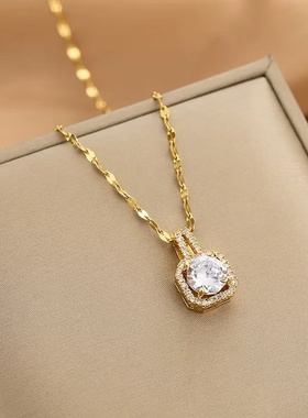 超闪气质百搭几何方糖锆石项链金色时尚通勤锁骨链2025新款配饰潮