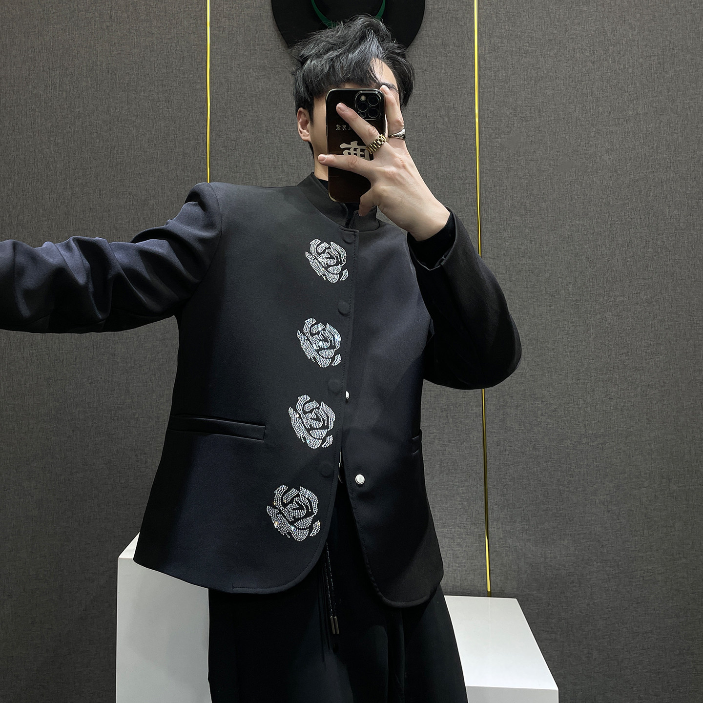 鹿鹿/新中式立领黑色西装外套男高级感小众烫钻花朵重工垫肩西服,淘宝优惠券,粉丝福利购,淘宝优惠卷