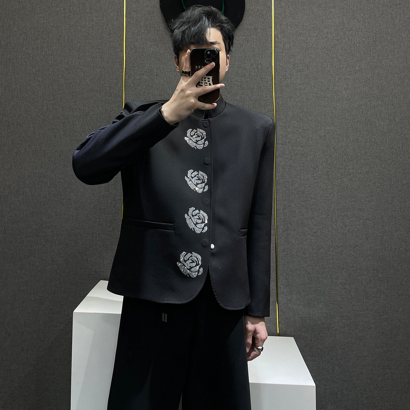 鹿鹿/新中式立领黑色西装外套男高级感小众烫钻花朵重工垫肩西服,淘宝优惠券,粉丝福利购,淘宝优惠卷