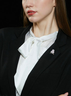 防走光收腰别针外套男女通用西装配饰小众设计感锆石镶嵌小鸡领针