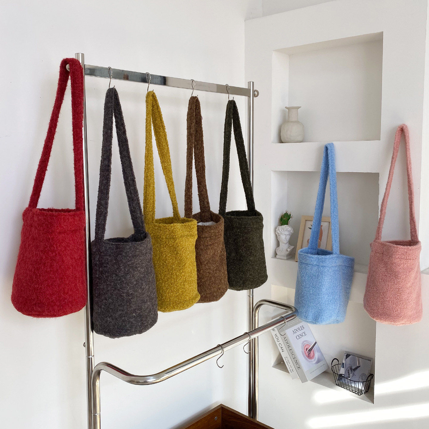 自留款秋冬氛围感黄果树学生手提单肩包韩国芥末黄毛绒软糯水桶包,淘宝优惠券,粉丝福利购,淘宝优惠卷