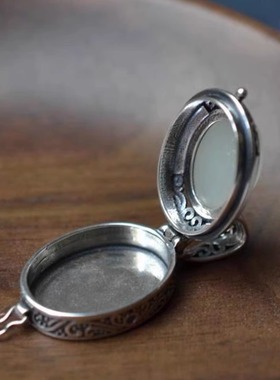 镀白金色镶嵌噶乌盒仿和田玉