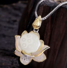 女款镀金项链配荷花白玉玉吊坠