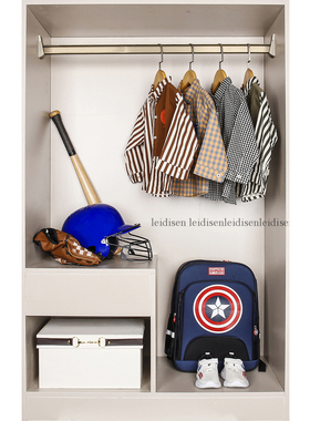 样板房间衣帽间男孩儿童房衣柜服饰外套衬衫鞋帽书包软装饰品摆件