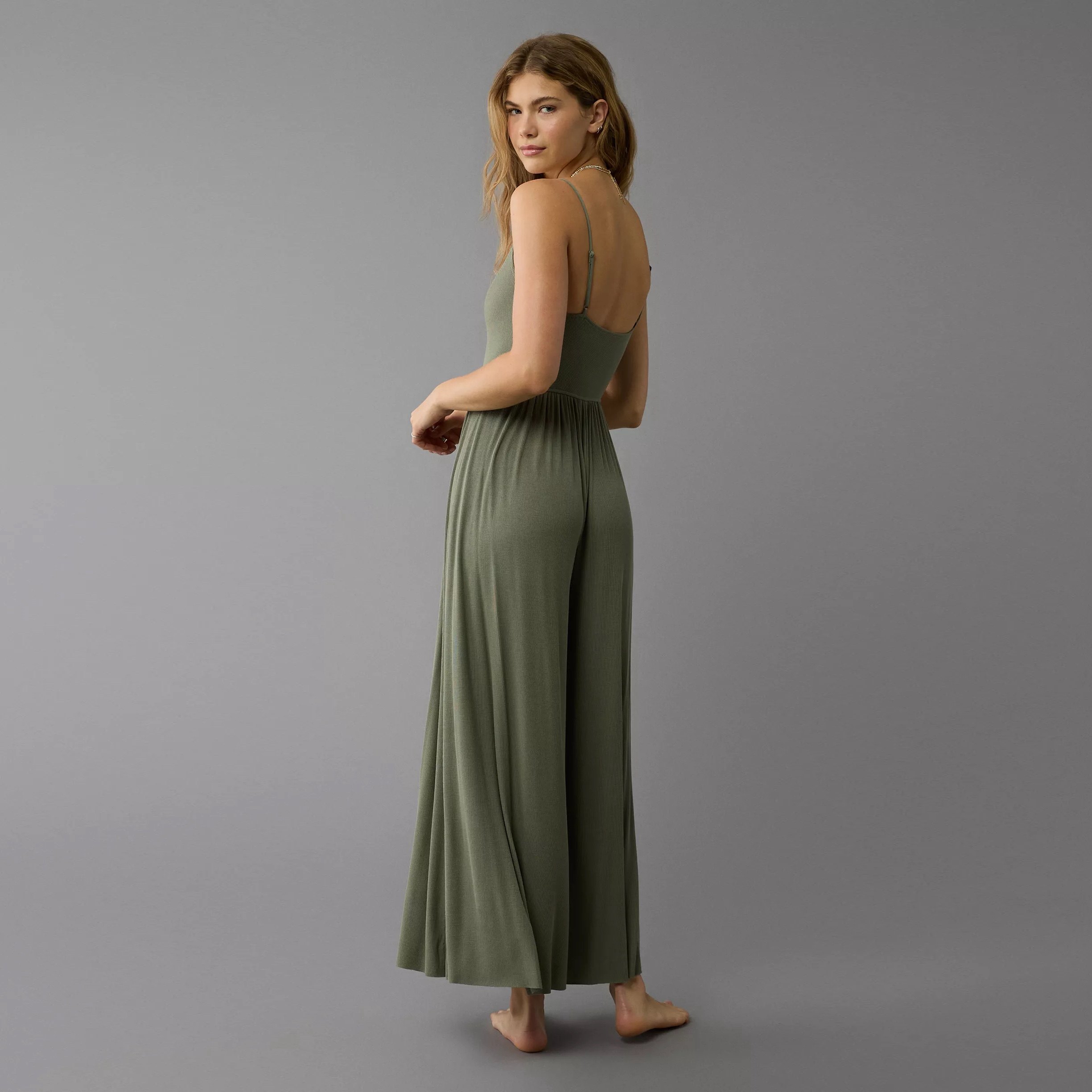 美系小众AE 女款 鱼骨垂感柔软性感吊带阔腿连体裤 四色,淘宝优惠券,粉丝福利购,淘宝优惠卷