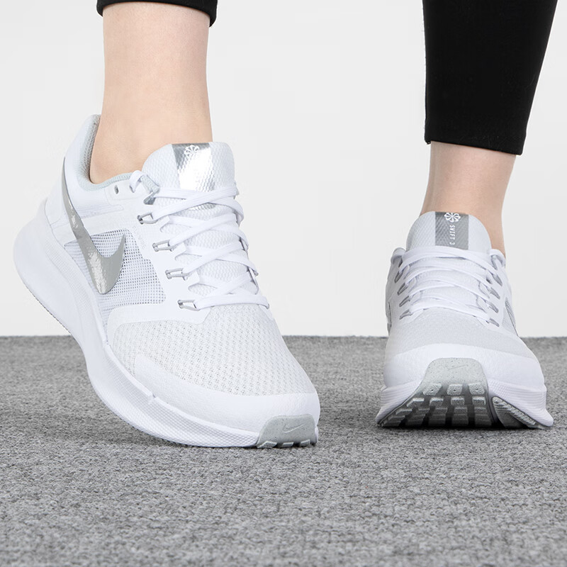 Nike耐克女鞋RUN SWIFT 3网面透气缓震运动训练跑步鞋DR2698-101-图2